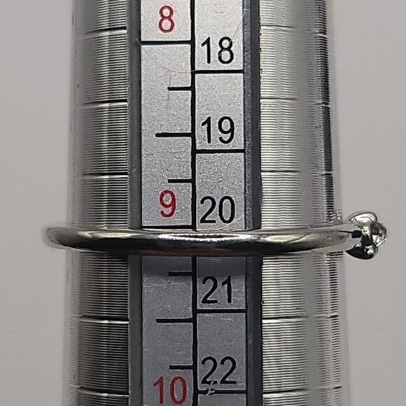 Minimalist Ring With Three Stones Size 9 (NWOT) - Picture 2 of 4